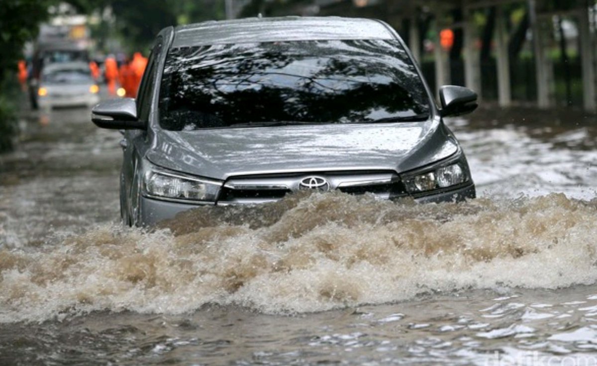 dampak banjir pada mobil